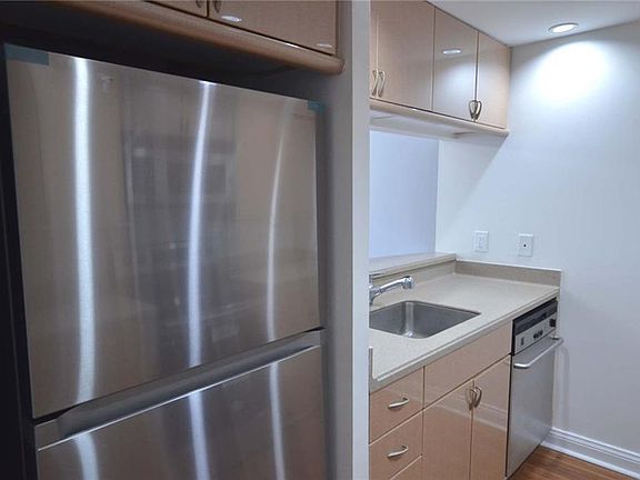 5th image of 3481 Lakeside Dr NE APT 2204
