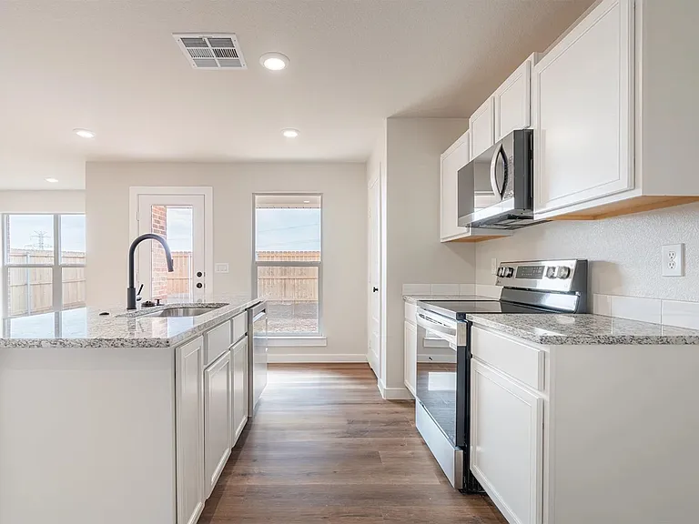 3521 Turner Ave — Photo 4