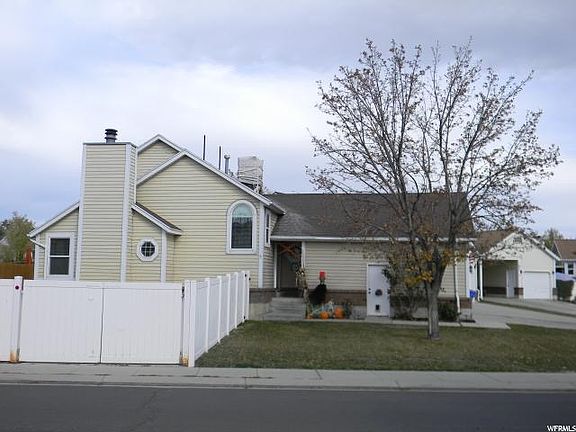 3rd image of 1370 W Countrywood Ln