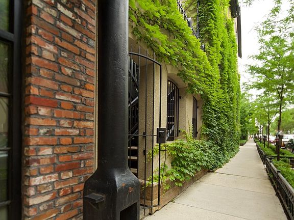3rd image of 160 E Gay St