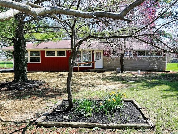 2nd image of 835 Mount Dora Ln
