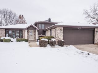 8022 Farmingdale Dr, Darien, IL