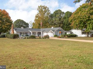 628 Burnt House Pt, Colonial Beach, VA 22443