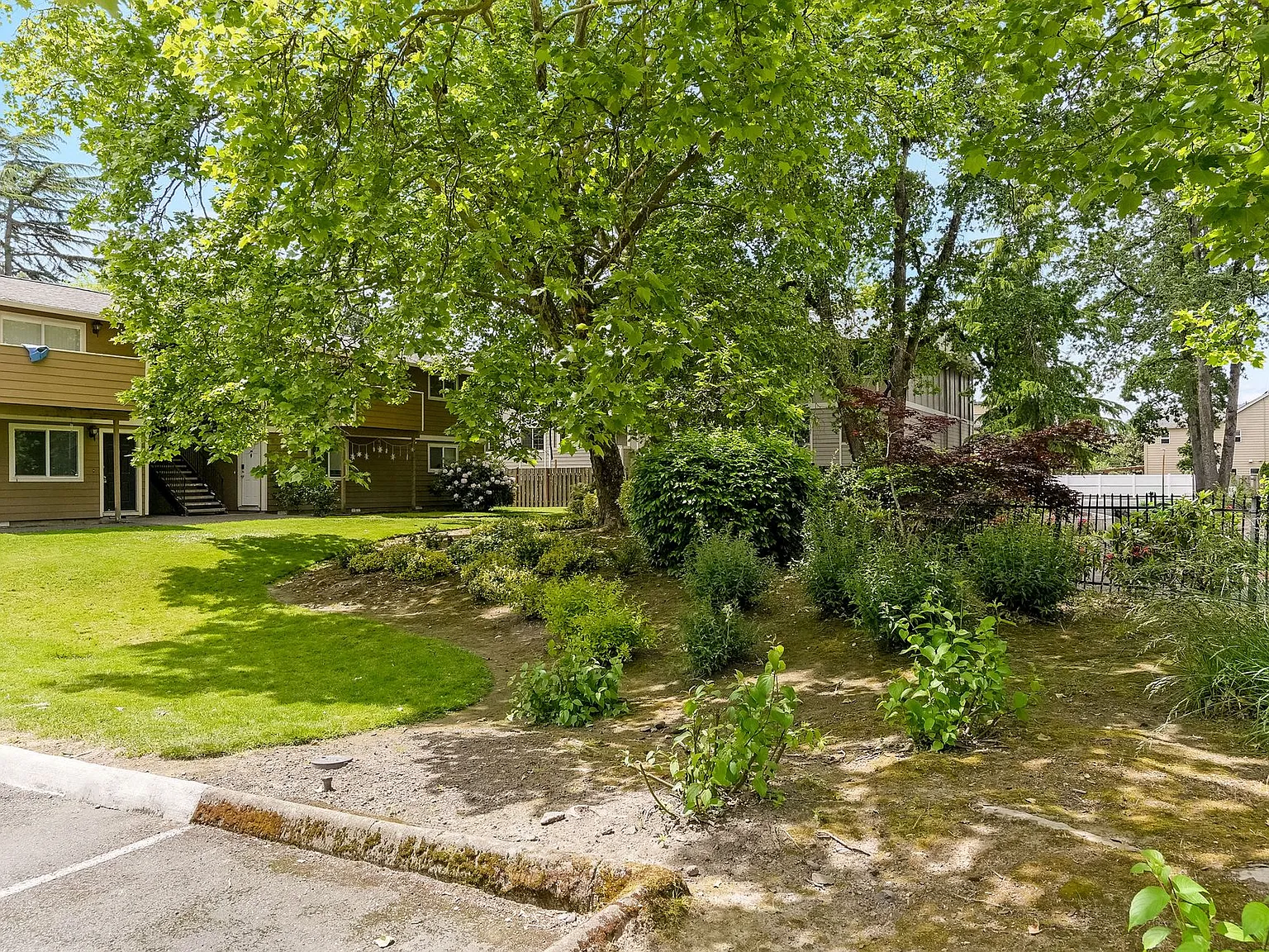 Erin Court Apartments - Call today for a tour ! — Photo 2