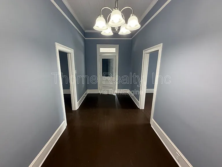 412 W Walnut St — Photo 7
