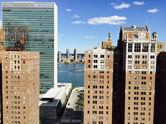 Rented by Level Group | media 76