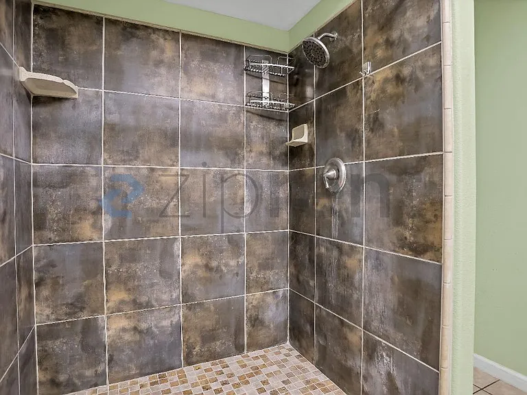 2437 N Tracy Ave — Photo 29