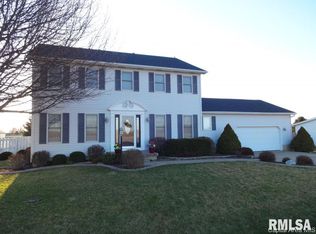 1311 N 4th St, Pawnee, IL 62558