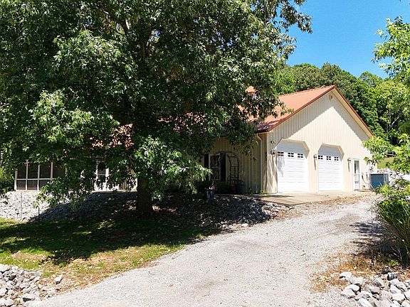 4th image of 445 Dianne Dr