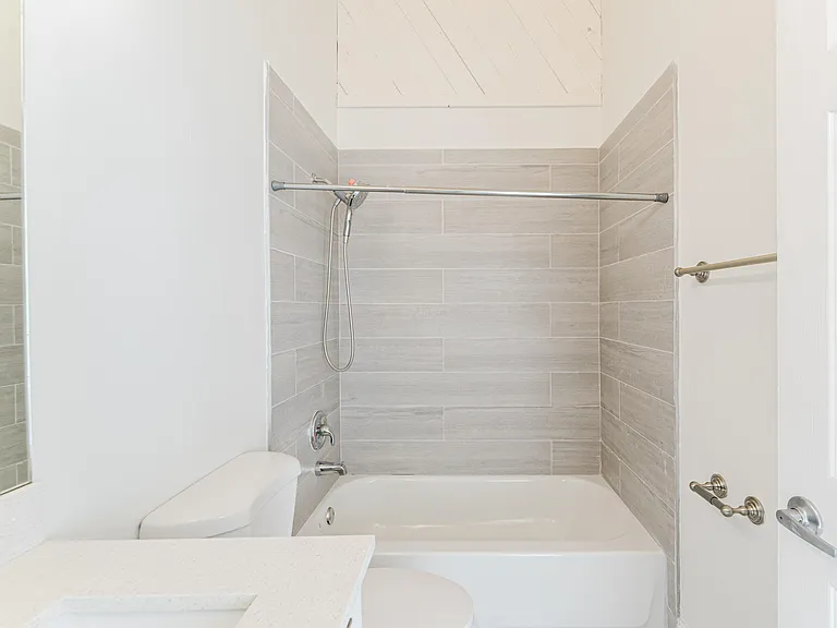 665 Jeffery St — Photo 24