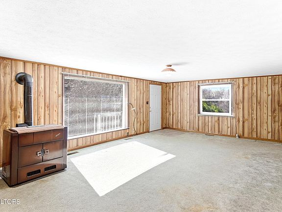 5th image of 950 Indian Gap Rd