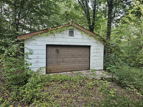 2nd image of 1075 Cookson Creek Rd