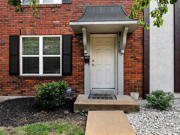 4422 Pegasus Dr, Saint Louis, MO 63129
