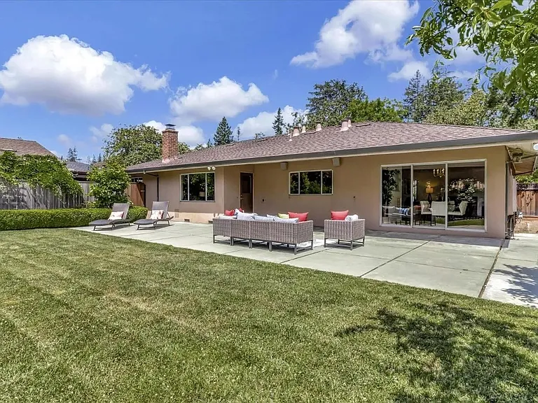 1558 Edgewood Dr — Photo 20