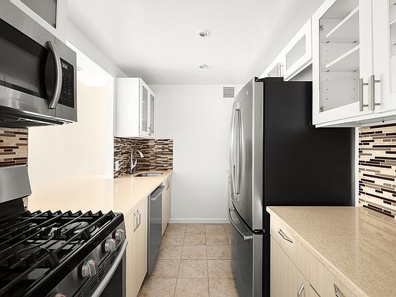 4th image of 330 E 38th St APT 36C