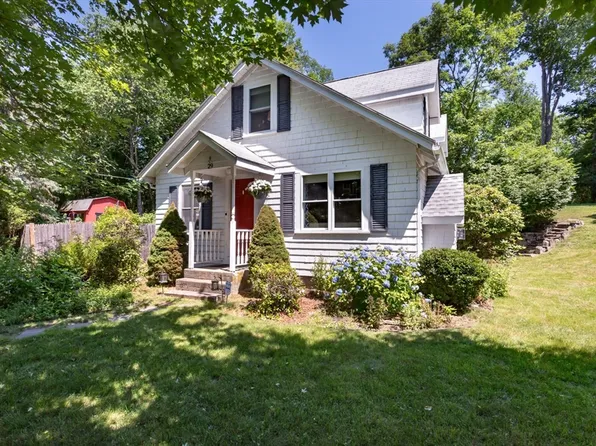 29 Elm St, Franklin, MA 02038