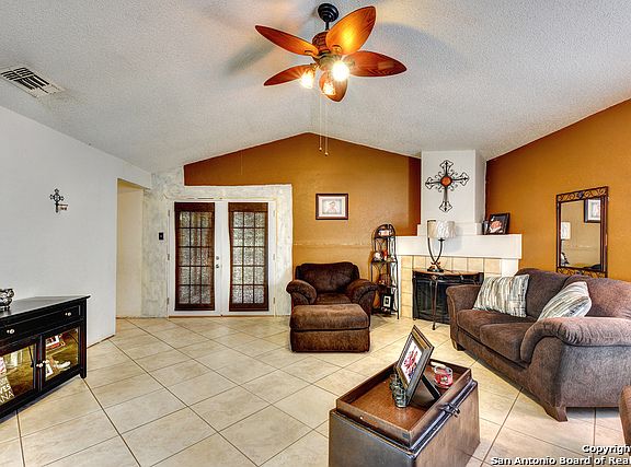 4th image of 279 Saddlebrook Dr