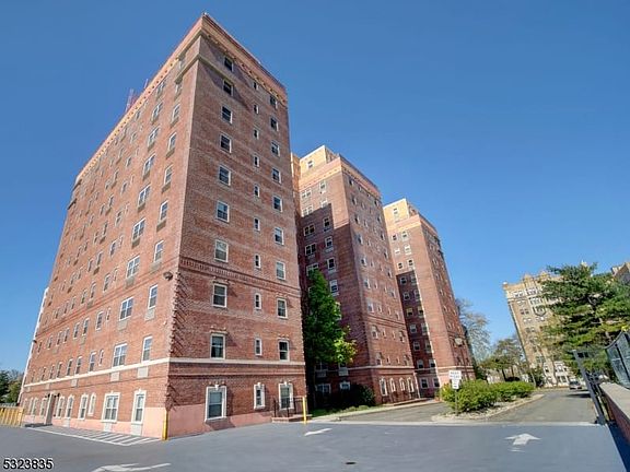 4th image of 70 S Munn Ave APT 701