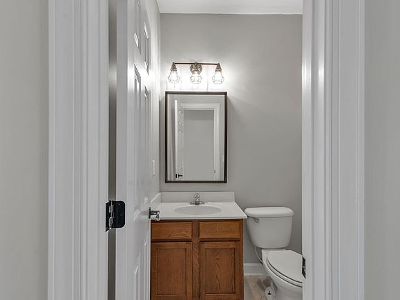 4th image of 221 Southwoods Ln