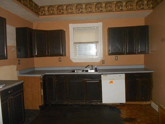 5th image of 120 E St N