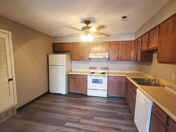 2nd image of 1631 A St #8