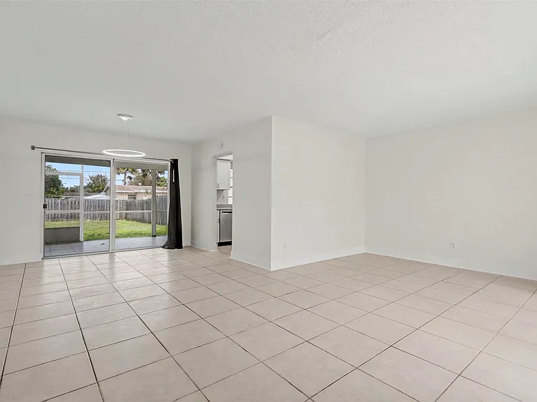 6821-6825 NW 11th Pl #6825 — Photo 14