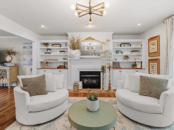 3rd image of 8928 Calvin Cir