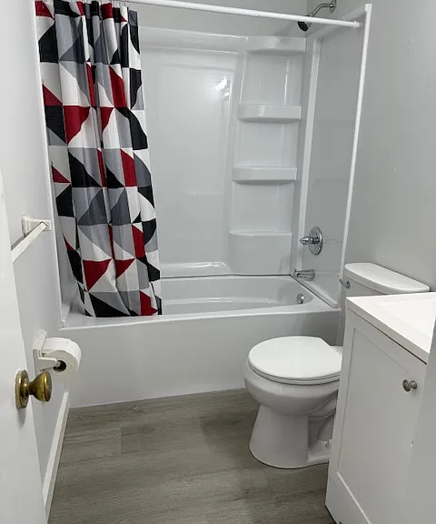 11 N Riley St — Photo 2