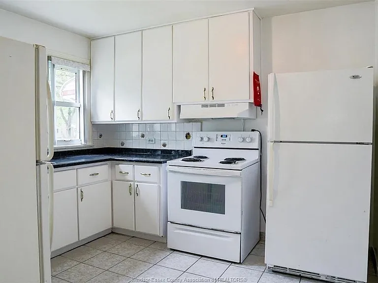 2163 College Ave — Photo 6