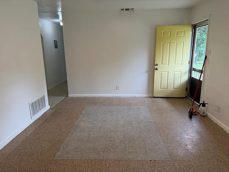 7911 Airlift Ave — Photo 16