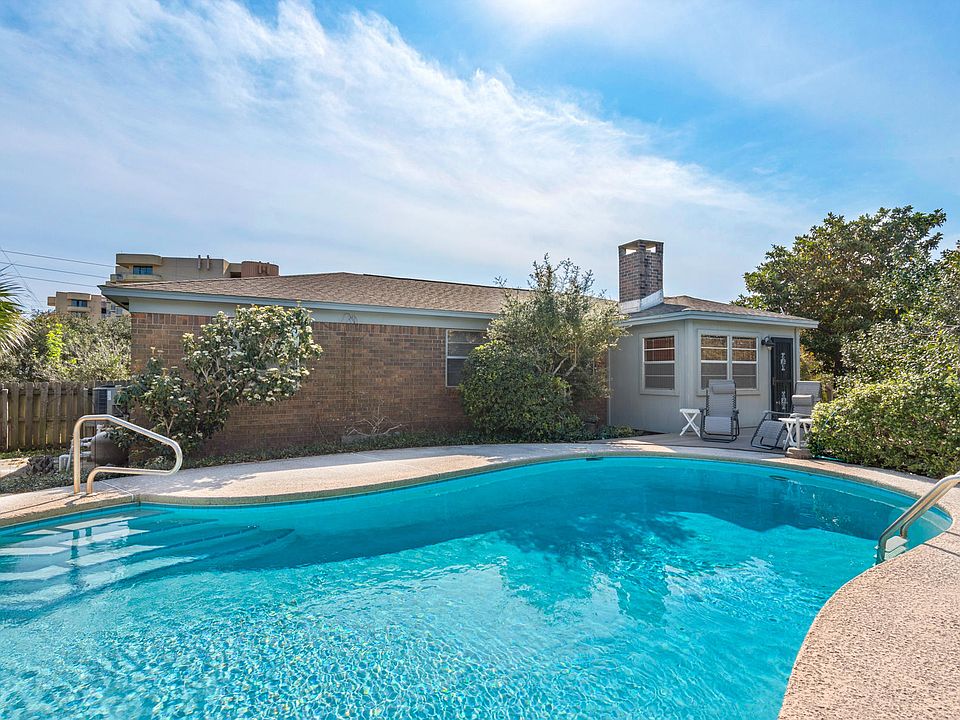 1st image of 601 Pelican Dr