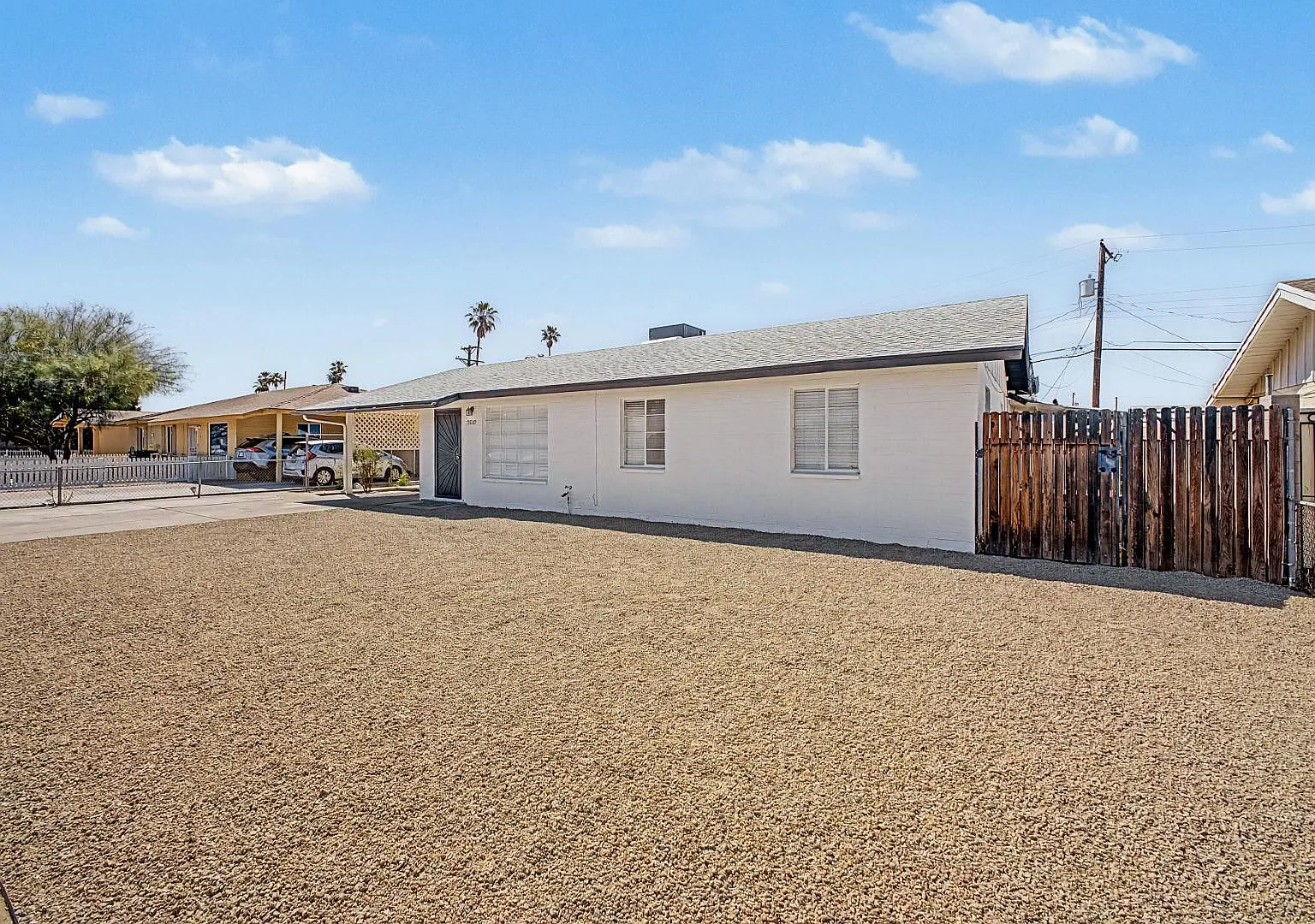 4 bed, 2.0 bath, 2422 sqft, $2,800 — Photo 2