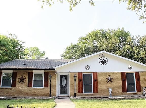 2nd image of 1305 Villa Downs Dr