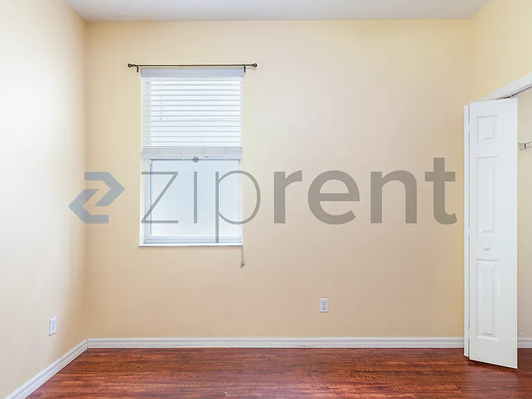 1933 Varick Way — Photo 9