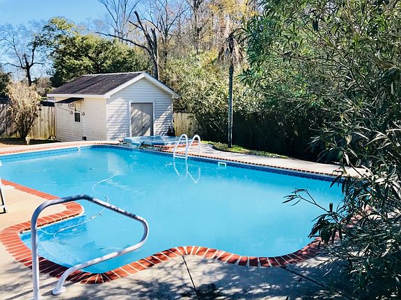3rd image of 43115 Sycamore Bend Ave