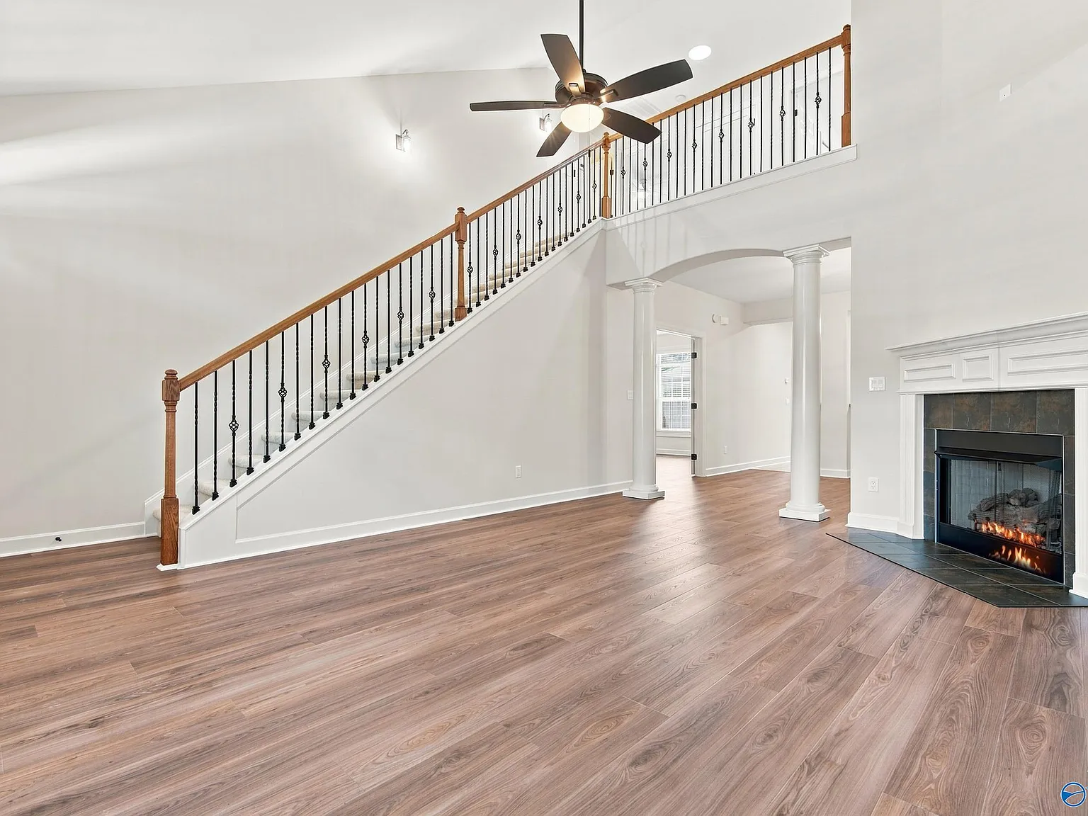 3 bed, 2.5 bath, 1865 sqft, $2,000 — Photo 2