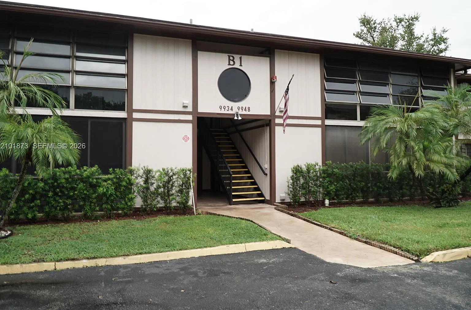 Belfort Condominium — Photo 1