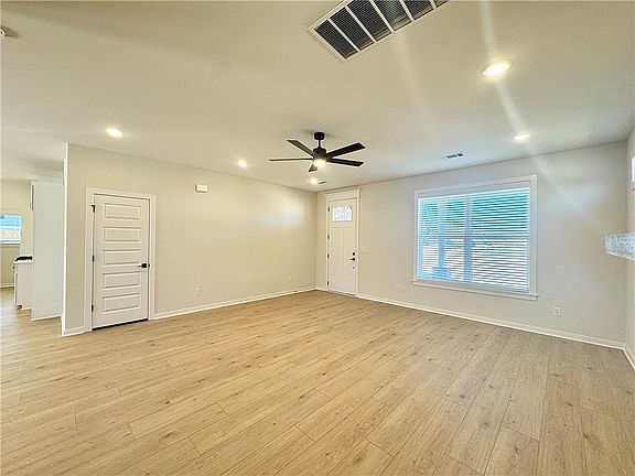 5th image of 2669 Relaxation Ave