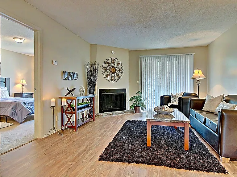 2413 E 55th Pl — Photo 6