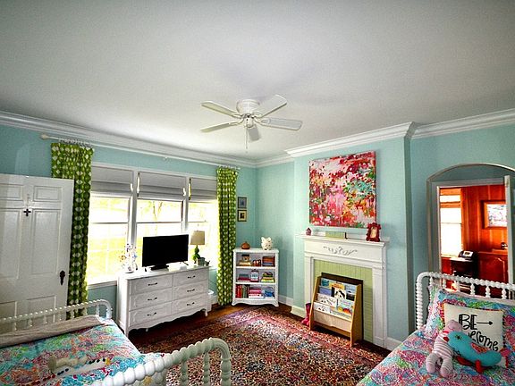5th image of 303 Davis St