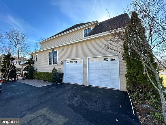 3rd image of 18 Foxcroft Way