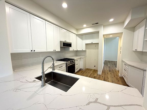 5th image of 4742 Beachwood Ct