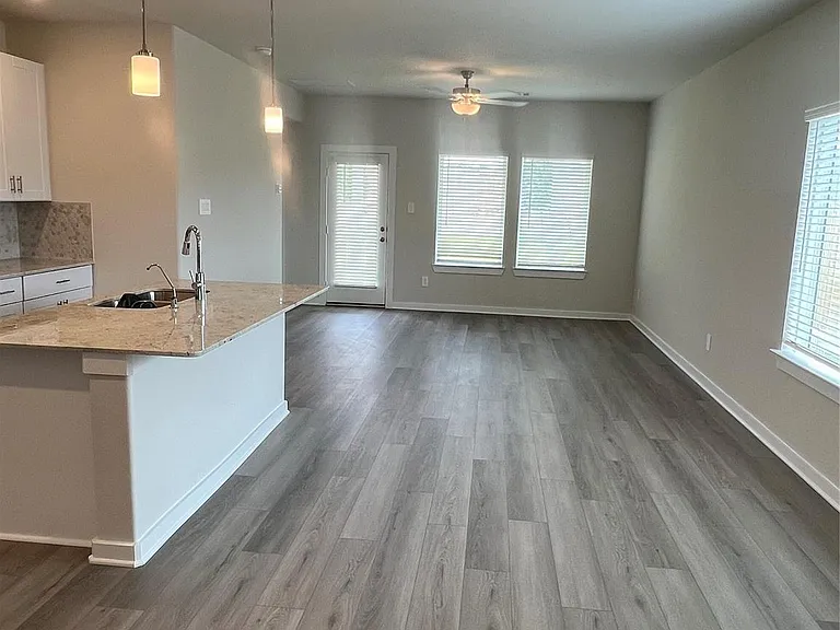 1722 Cayden Oak Ln — Photo 13