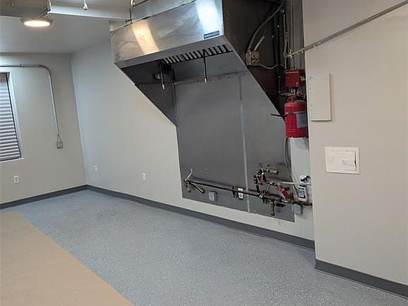 5th image of 7954 N Broadway