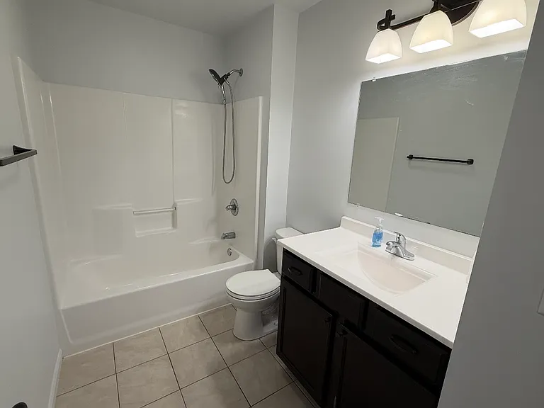 Upstairs 2nd Bathroom