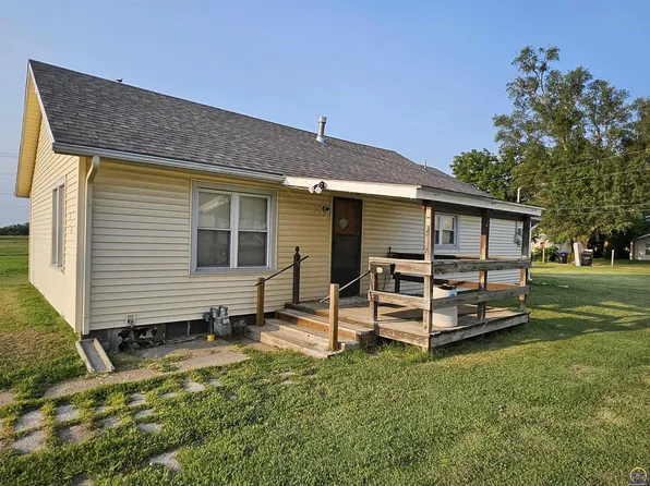 554 NE Lake St, Topeka, KS 66616