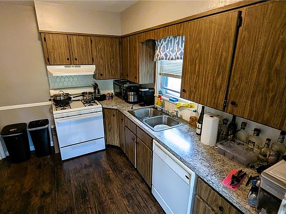 2nd image of 595 Saint Leger Ave