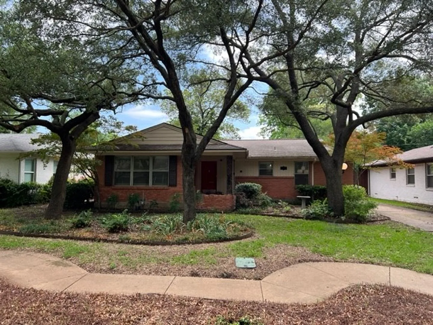 Quaint NorthEast Dallas home for rent — Photo 2