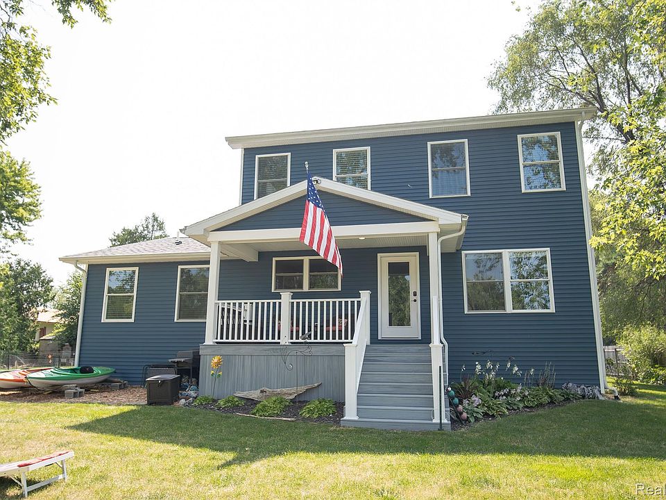 1st image of 3667 Kawkawlin River Dr