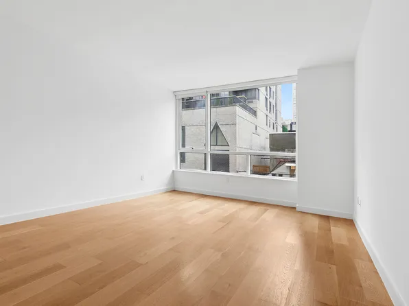 301 East 61st Street image 2 of 13